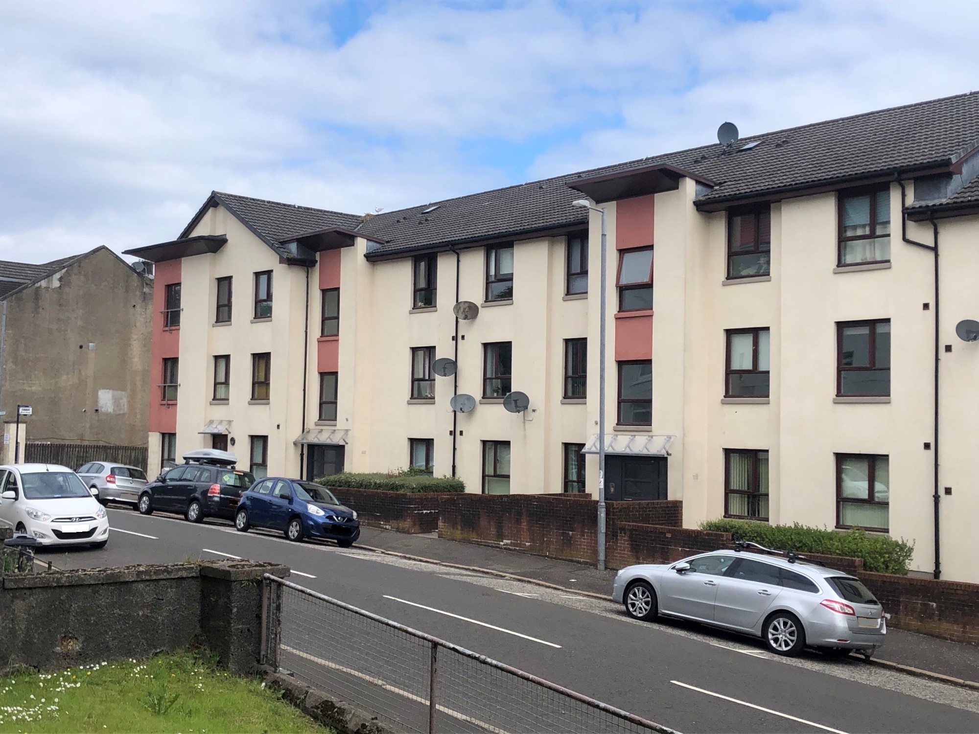 2 bedroom 1st floor tenement flat without lift in Greenock Central