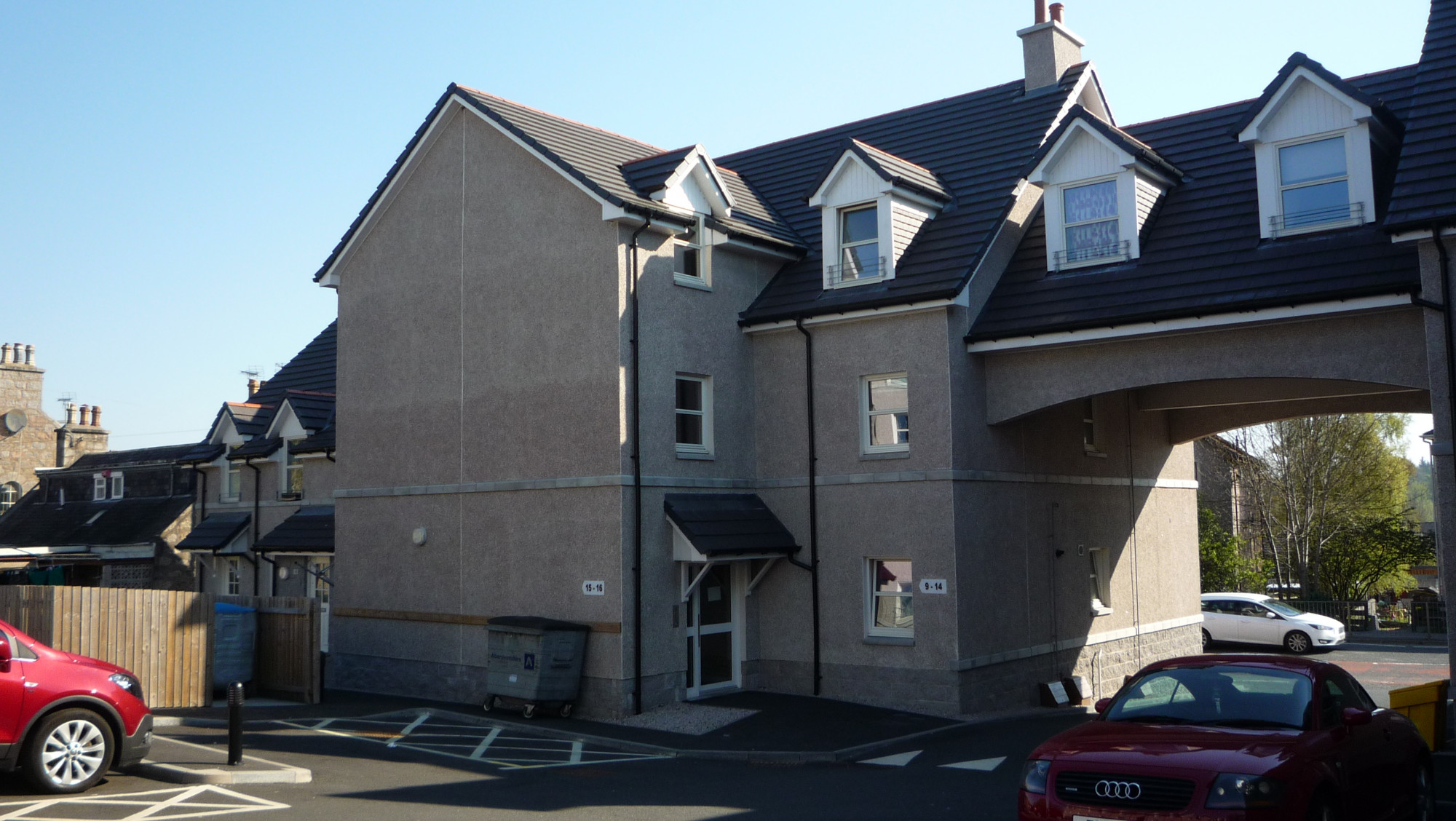 2 bedroom 1st floor flat without lift in Port Elphinstone