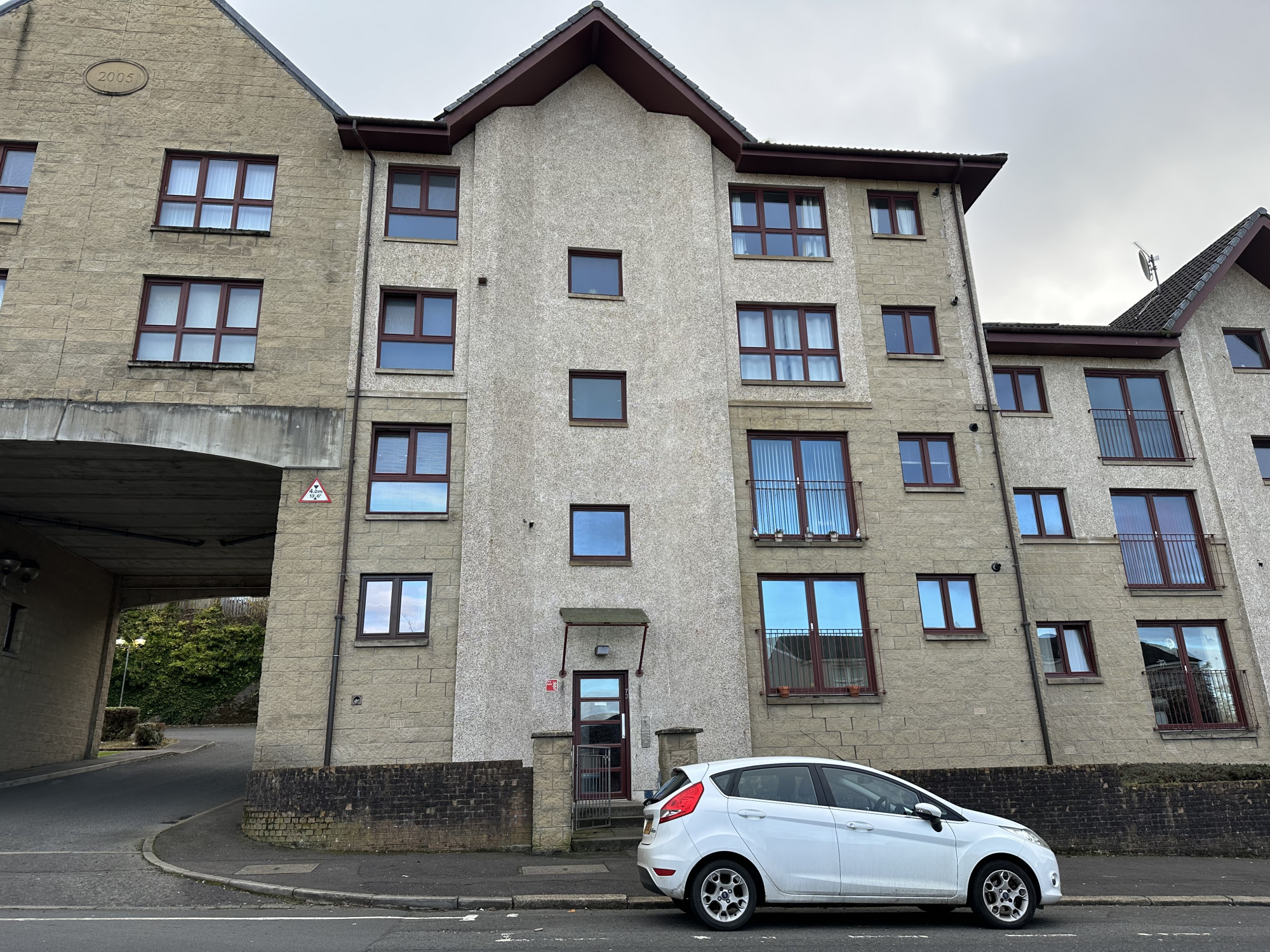 2 bedroom ground floor tenement flat in Greenock Central, Inverclyde