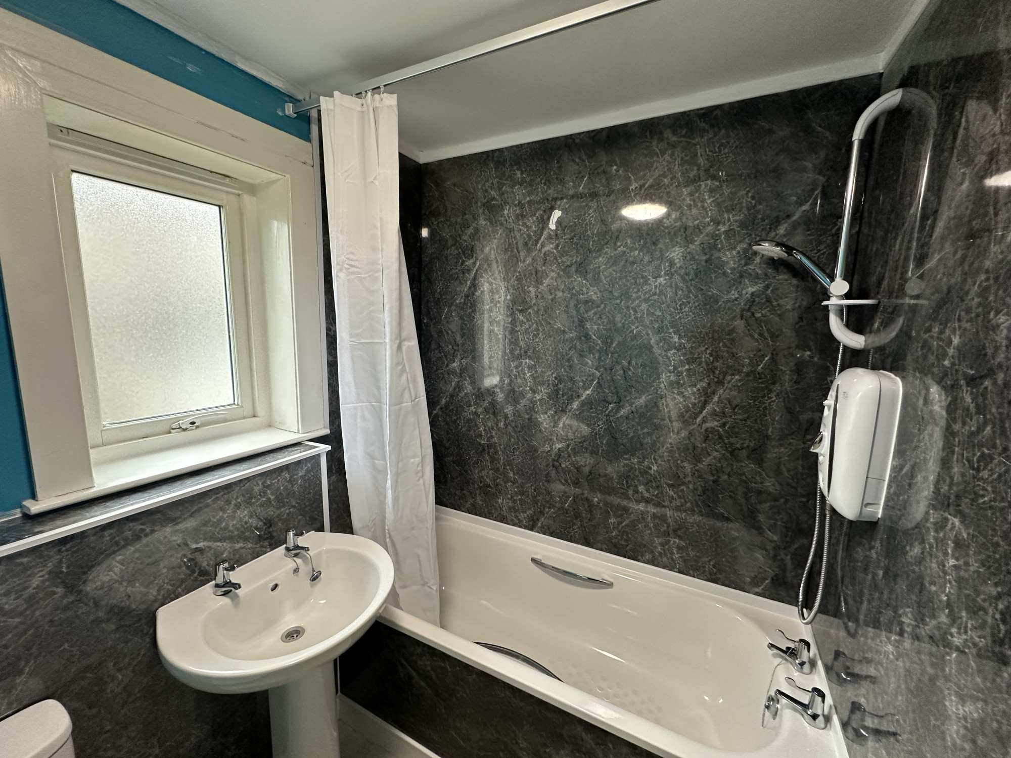 2 bedroom end terraced house in Fancy Farm/Wren Road, Inverclyde