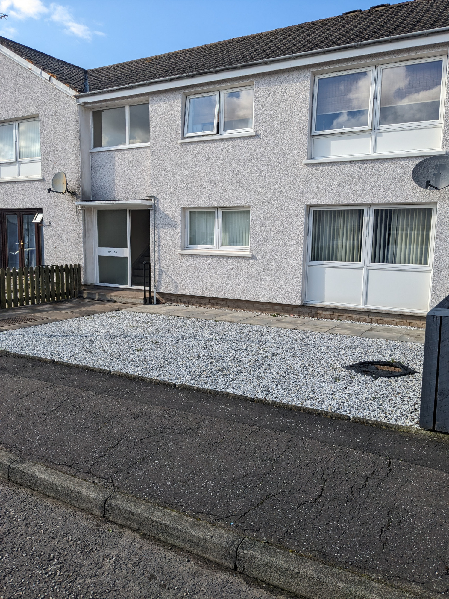 1 bedroom 1st floor flat without lift in Forfar (including Gowanbank