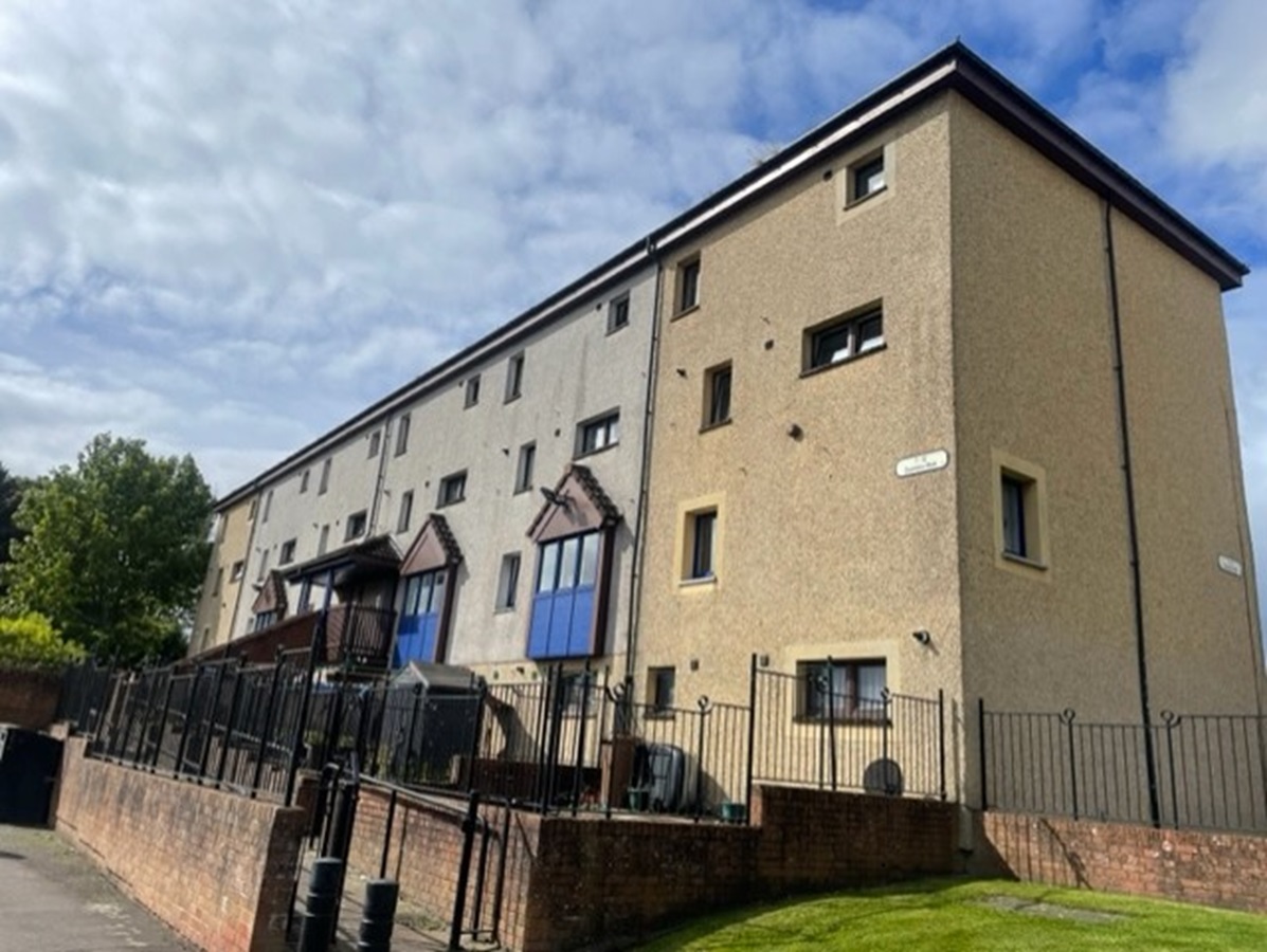 3 bedroom 2nd floor without lift in Whitfield, Dundee